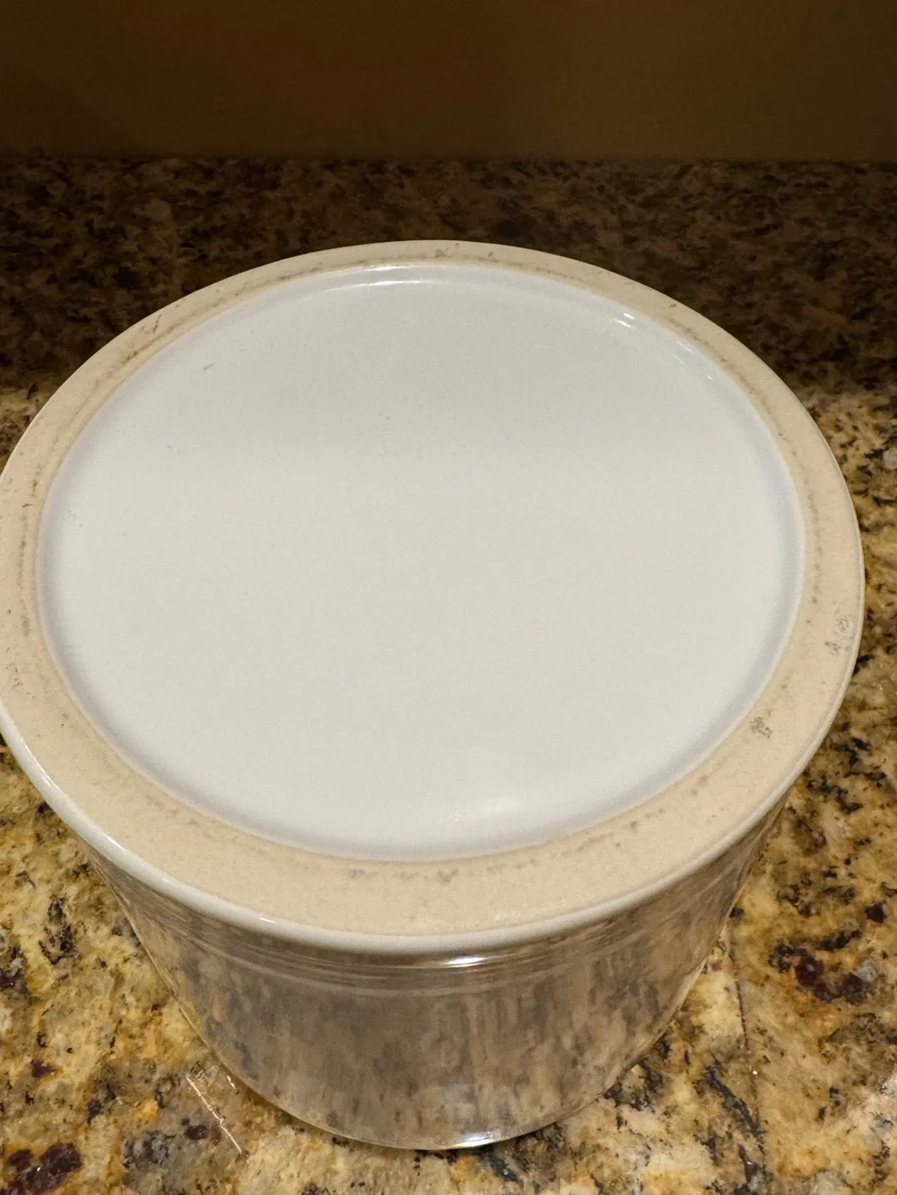 Tate’s Bake Shop Ceramic Cookie Jar 10” tall w/lid South Hampton, Long Island NY